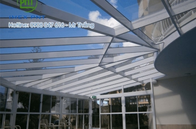 SO SÁNH POLYCARBONATE VÀ MICA