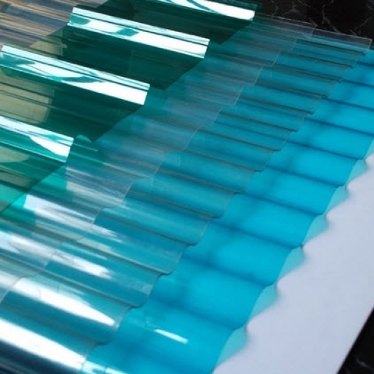 Tôn poly lấy sáng 